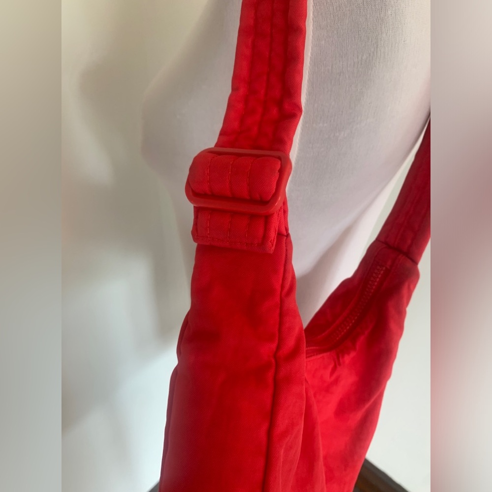 Baggu Mini Nylon Shoulder Bag Candy Apple Red Slouchy Hobo Travel Buckle - Picture 15 of 16